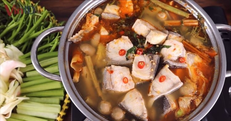 Lẩu cá bớp nấu măng chua