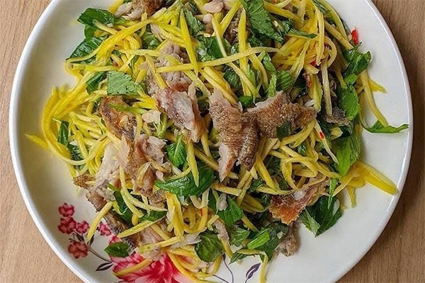 Gỏi xoài khô sặc